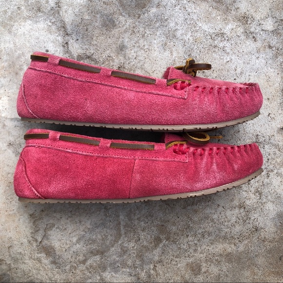 Minnetonka Slippers, Size 4 - Picture 4 of 8